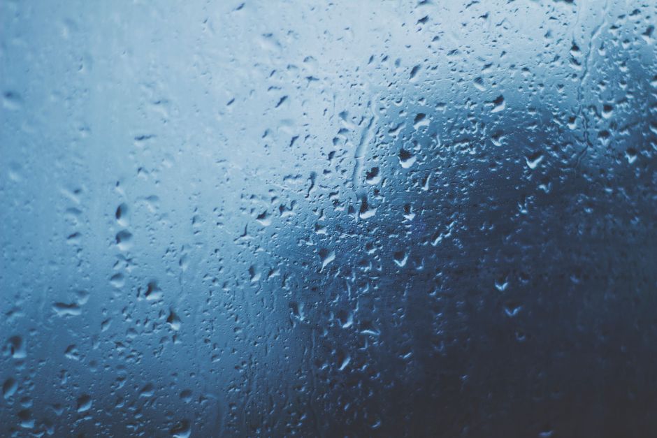 Condensation et gouttelettes sur un vitrage, problème réglé par le film anti-buée